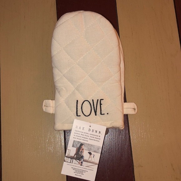 Rae Dunn LOVE. Mini Oven Mitts Cream